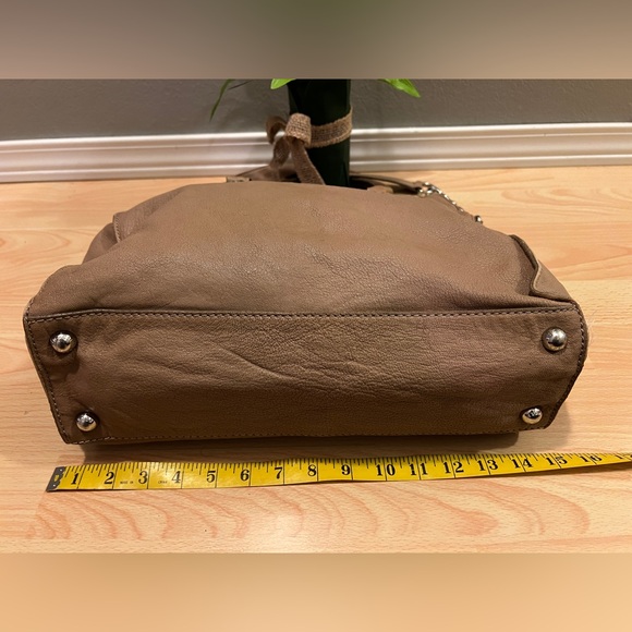 Michael Kors Tan Hamilton Purse - Picture 8 of 15